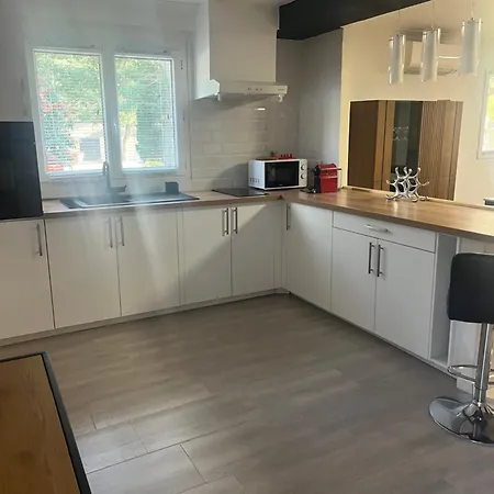 Entier 1 A 4 Personnes Au Calme Avec Parking Gratuit * Nimes