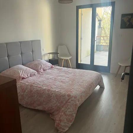 Entier 1 A 4 Personnes Au Calme Avec Parking Gratuit * Nimes