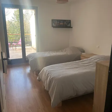 Entier 1 à 4 Personnes Au Calme Avec Parking Gratuit Apartamento *