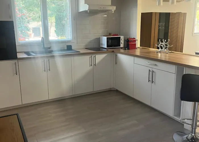 Entier 1 A 4 Personnes Au Calme Avec Parking Gratuit Apartamento Nimes