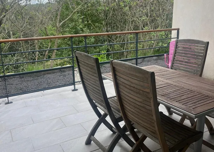 Apartamento Entier 1 A 4 Personnes Au Calme Avec Parking Gratuit Nimes