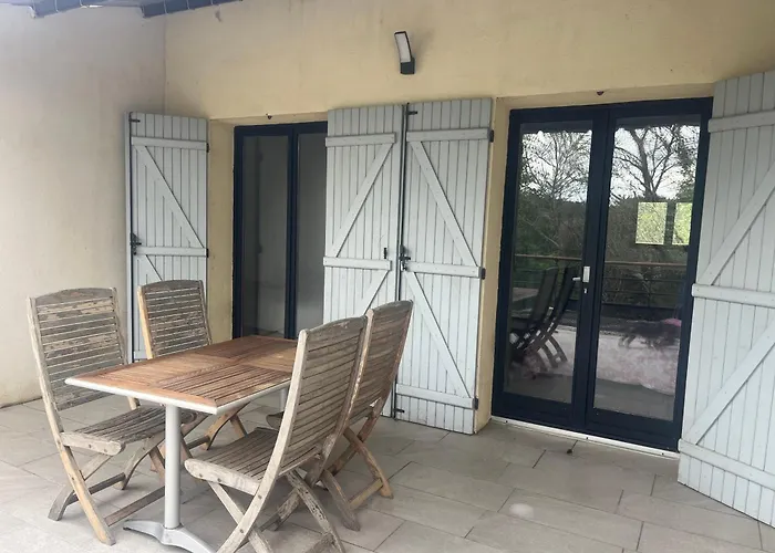 Entier 1 A 4 Personnes Au Calme Avec Parking Gratuit Nimes